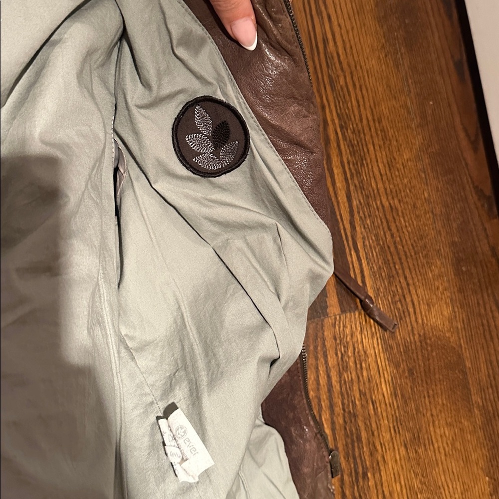 Ever brown lamb skin women’s leather jacket. Size small - Picture 5 of 5